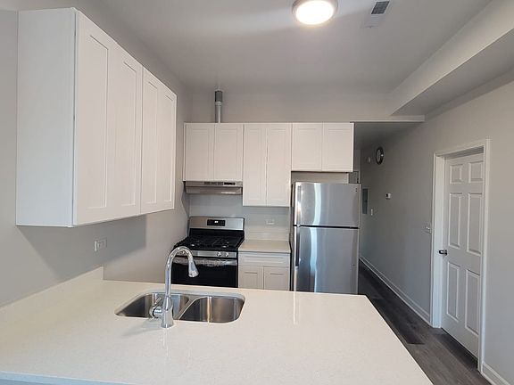 3rd image of 2140 S Fairfield Ave #3F