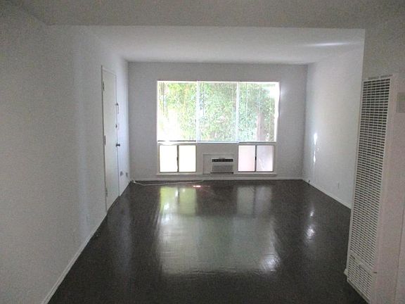 2nd image of 677 S Marengo Ave #5