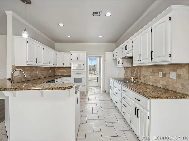 4308 W Broadway Ave N — Photo 11