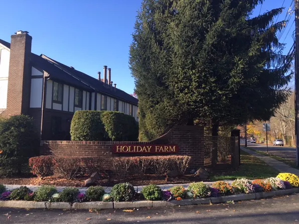 6 Holiday Ct #T006, River Vale, NJ 07675