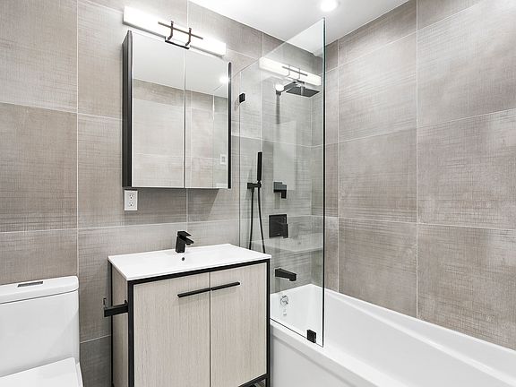 5th image of 13 Old Fulton St Unit 3R