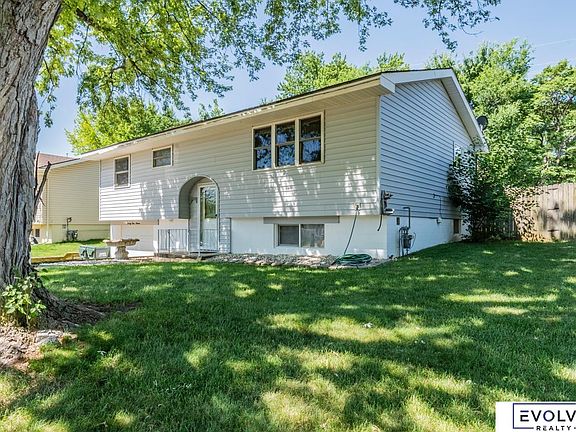 3rd image of 7416 Elm Dr