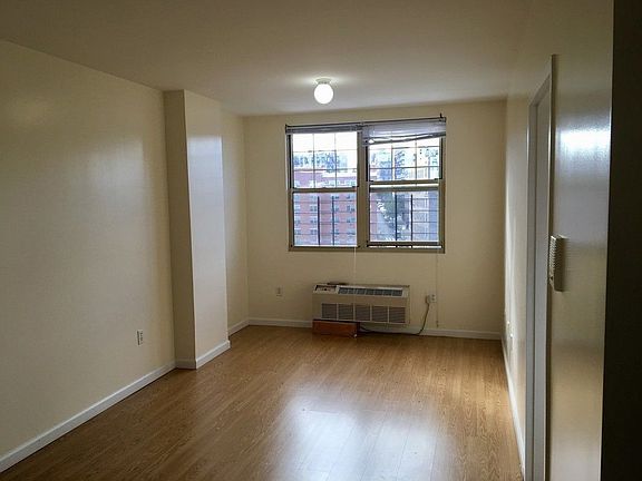4th image of 1765 Townsend Ave APT 6A