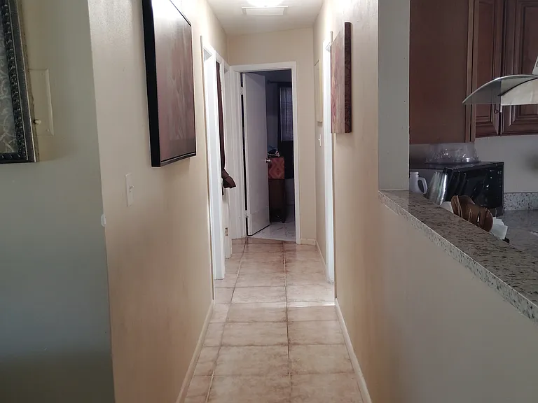 1751 Kenilworth Dr — Photo 11