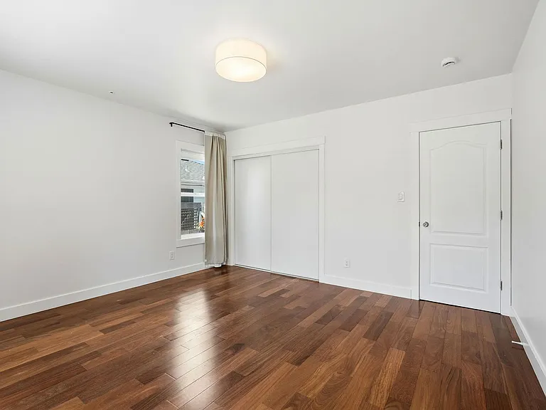 954 Cedar St — Photo 14