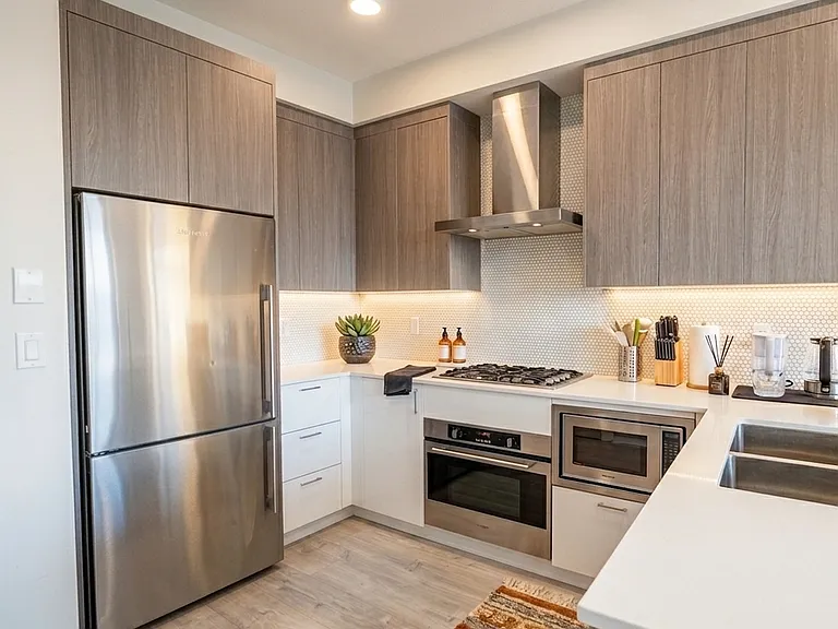 6283 Kingsway #Penthouse 5 — Photo 3