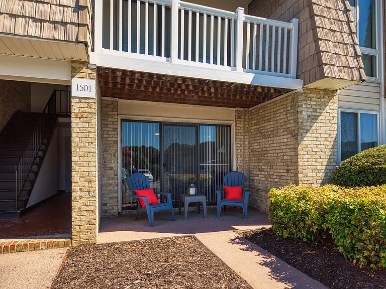 Bayville Apartments — Photo 33