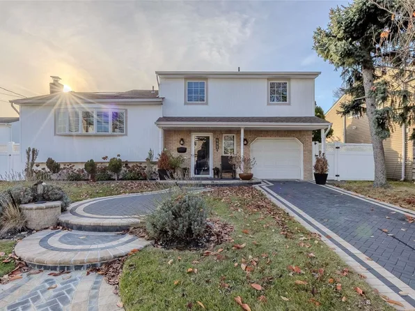 3042 Susan Road, Bellmore, NY 11710
