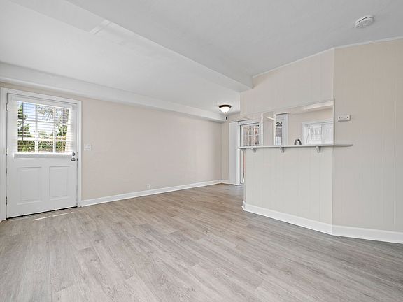 4th image of 254 Cypress Dr APT A