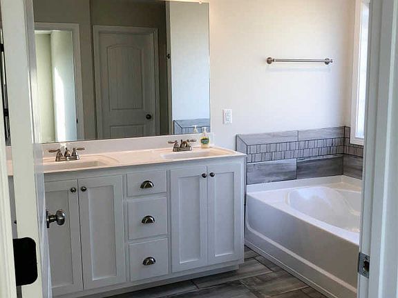 5th image of 571 Tracy Ln