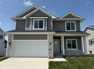 3265 Marigold Cir, Pella, IA 50219