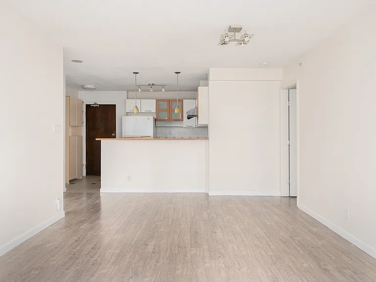 7831 Westminster Hwy #804 — Photo 4