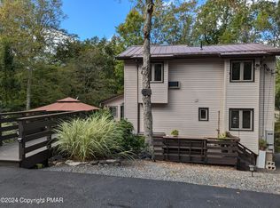 5022 Woodbridge Dr E, Bushkill, PA 18324
