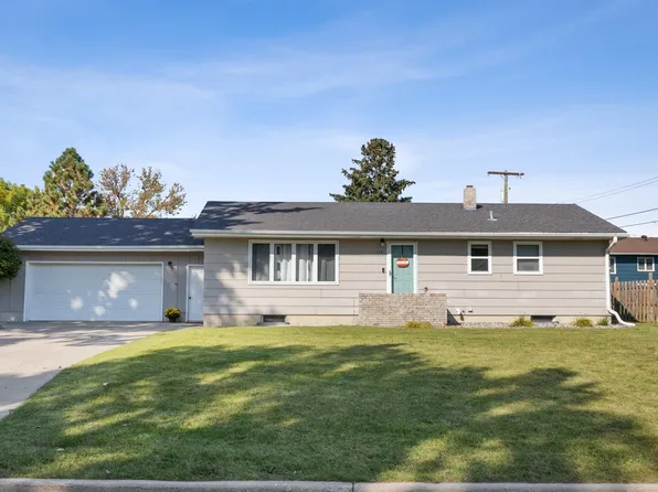 1221 1st St N, Casselton, ND 58012