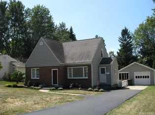 93 Larned Ln, Orchard Park, NY 14127