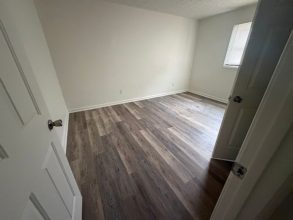 3rd image of 915 Race St #14