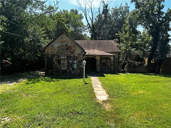 328 E Walnut St, Rogers, AR 72756