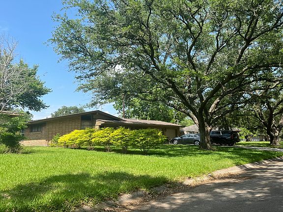 3rd image of 106 Oakridge Dr