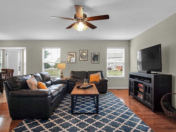 5th image of 875 Harbor Woods Dr