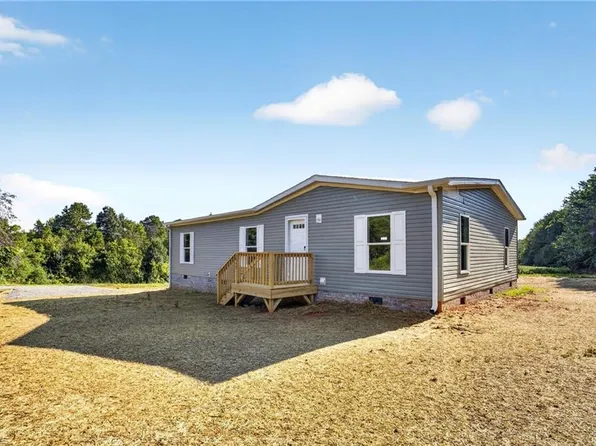 3840 Sonnet Dr, Boonville, NC 27011
