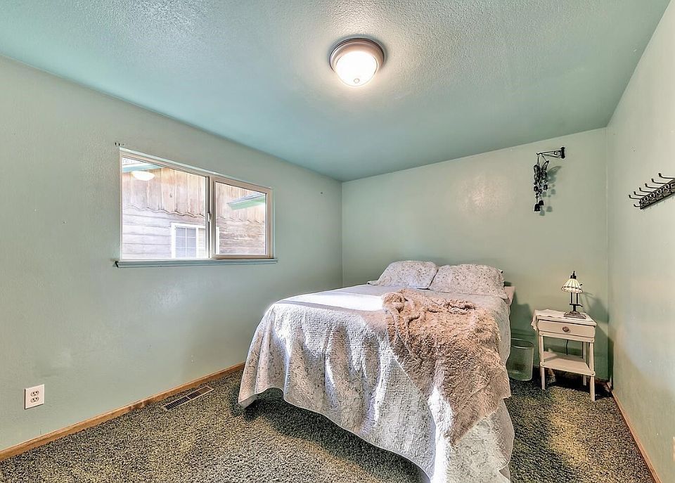 1st image of 831 Taylor Way
