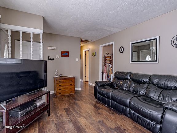 4th image of 220 Mussel Ln