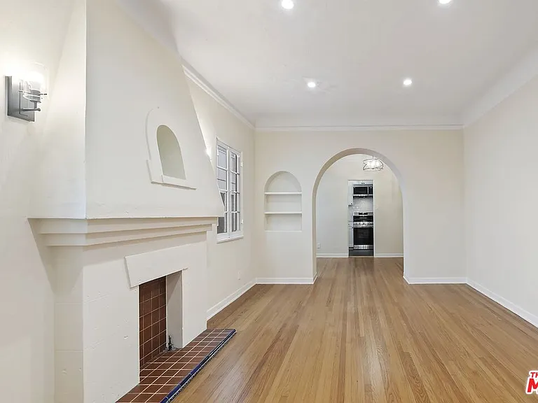 1142 S Clark Dr #4 — Photo 4