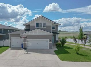 611 N Robinson Ave, Penhold, AB T0M1R0