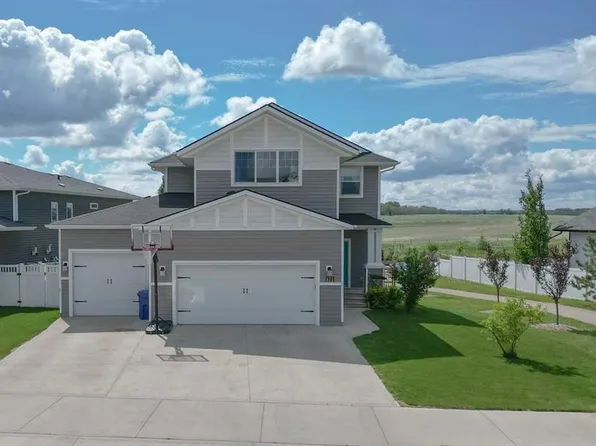 611 N Robinson Ave, Penhold, AB T0M 1R0