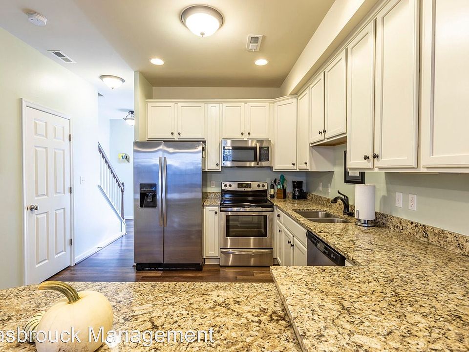 1st image of 615 Mornington Ln
