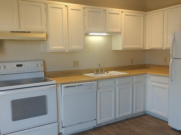 3rd image of 525 E Oraibi Dr