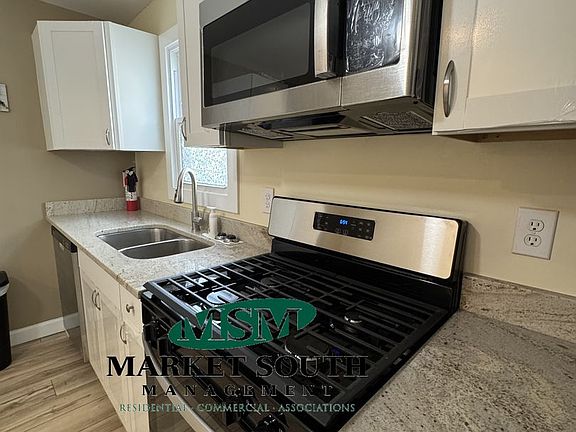 3rd image of 905 Elliott Ave