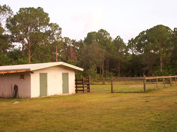 4 Stall Stable with Tack and Feed Room