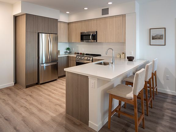 3rd image of 988 S Manhattan Pl #503