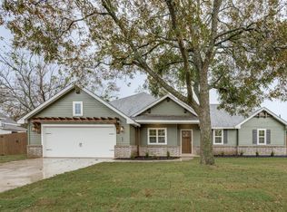 414 Water St, Whitesboro, TX 76273