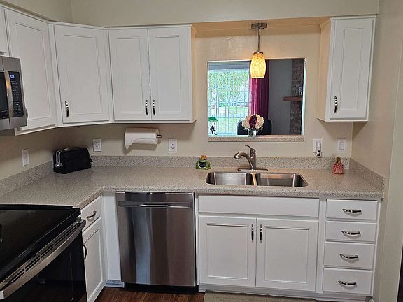 3rd image of 345 SE Rosewood Cir
