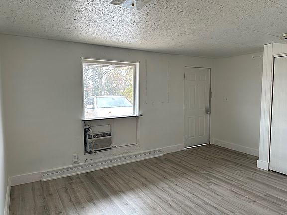 2nd image of 3005 S Michigan St #4