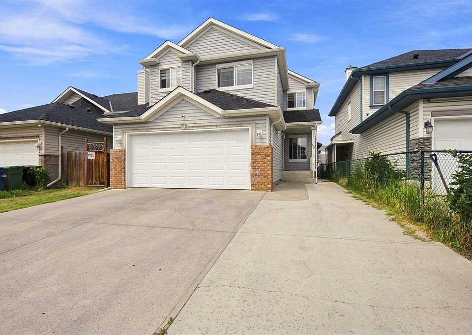 1st image of 610 S Saddlecreek Way NE