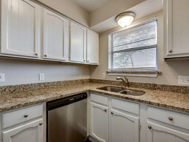 2925 Kathleen Ln — Photo 11