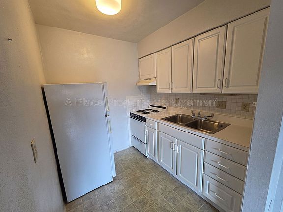 3rd image of 2727 Hampton Ave APT 207