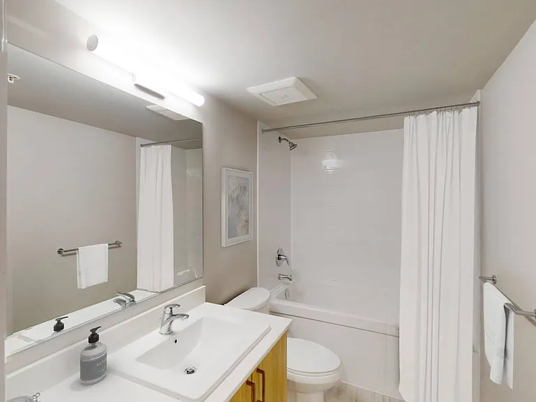 408 E Columbia St — Photo 20