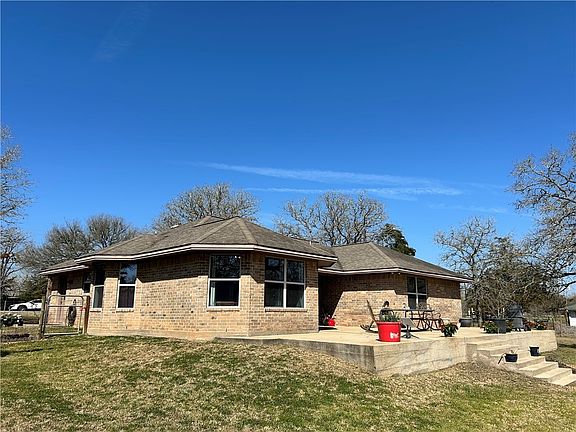 4th image of 1015 Beaver Creek Dr