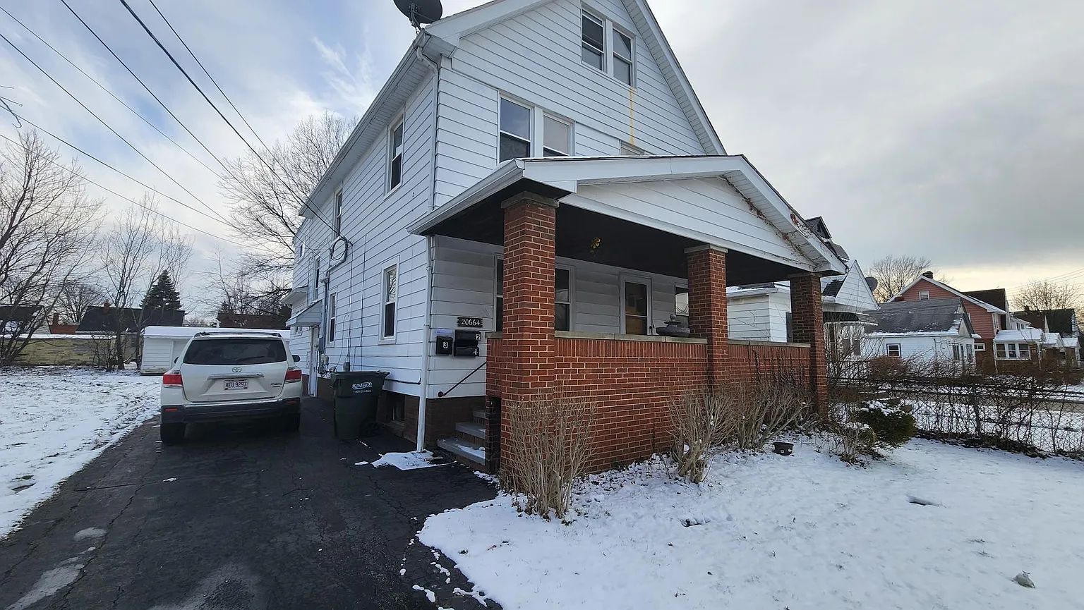 20664 Miller Ave photo 1
