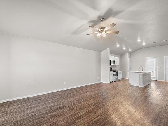 2nd image of 2031 Kenwood Ave