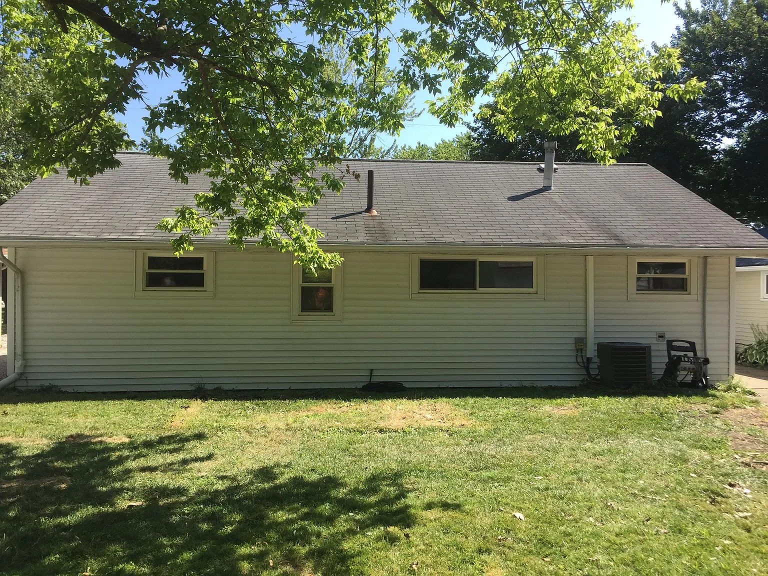4271 Belle Ave — Photo 2