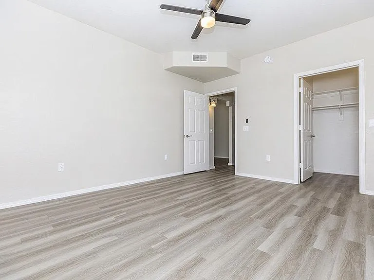 The Residences at Palm Valley Apartments — Photo 35
