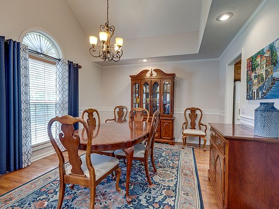 5th image of 111 Terry Ln