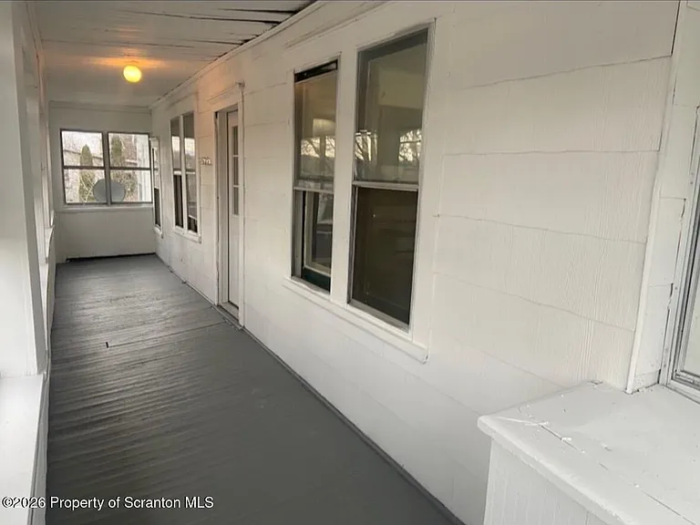 219 N Bromley Ave — Photo 36