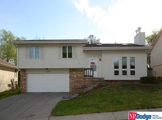 6727 Woodbine Cir, Omaha, NE 68127