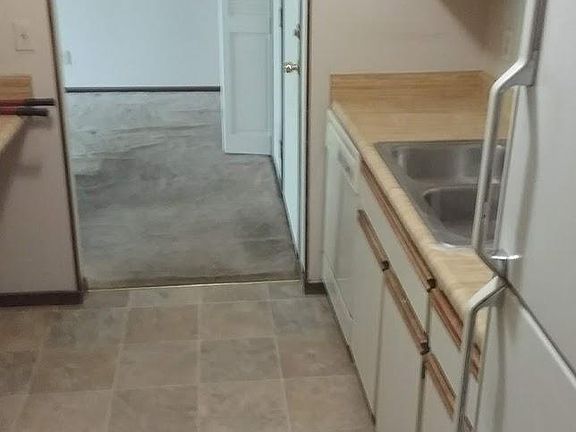 4th image of 122 Demont Ave E APT 173